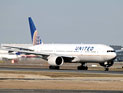Самолет американской авиакомпании United Airlines, следовавший из международного аэропорта Гонолулу в токийский аэропорт Нарита, вернулся на Гавайи из-за буйного пассажира, занявшегося в полете йогой Самолет американской авиакомпании United Airlines, следовавший из международного аэропорта Гонолулу в токийский аэропорт Нарита, вернулся на Гавайи из-за буйного пассажира, занявшегося в полете йогой