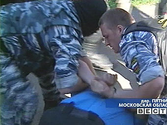 Разбор первого из 13 домов в поселке Екатерининские валы, кадр Первого канала Разбор первого из 13 домов в поселке Екатерининские валы, кадр Первого канала