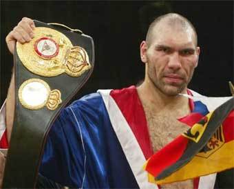 Николай Валуев с чемпионским поясом WBA. Фото Reuters Николай Валуев с чемпионским поясом WBA. Фото Reuters