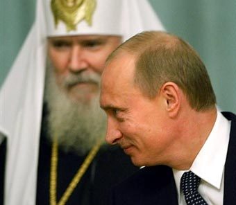 Владимир Путин и Алексий II на саммите религиозных лидеров. Фото AFP Владимир Путин и Алексий II на саммите религиозных лидеров. Фото AFP