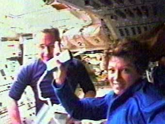 ������� ������� ����� ������ (������) �� ����� Discovery. ���� � ����� NASA