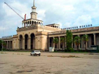 Сухумский вокзал, фото с сайта abhazia.com 