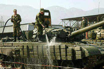 Российский танк на базе в Батуми, фото Reuters