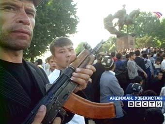 Мятежники в Андижане, кадр телеканала "Россия", архив.