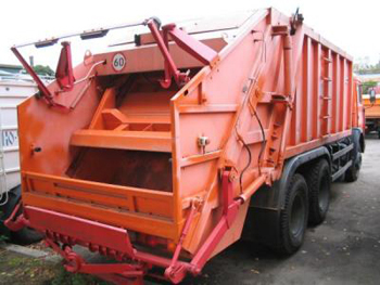 Приемник для прессовки мусора грузовика "Камаз". Фото с сайта gruzoviki.ru