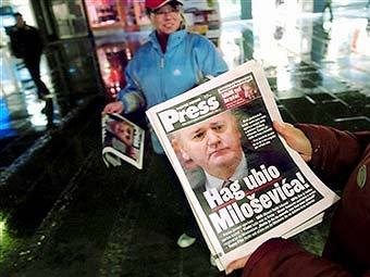 Передовица сербского издания с сообщением о смерти Милошевича. Фото AFP 