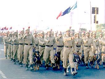 Индийские полицейские на параде. Фото с сайта tn.gov.in 