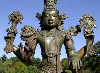 Изображение бога Вишну. Фото с сайта lotussculpture.com