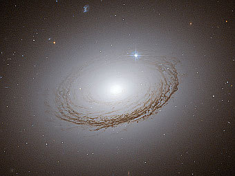���������� NGC 7049, ��������� ���������� "�����". ���� ESA/NASA/Hubble