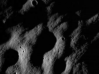 ������������������ LRO ������� � ������ ���� �������. ���� NASA/Goddard Space Flight Center/Arizona State University