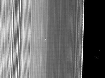 ������������ ������� ������ � ������ �. ���� NASA/JPL/Space Science Institute