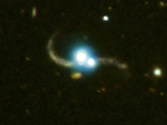 ������� ������ SDSS J1254+0846. ���� NASA/CXC/SAO/P, Carnegie Obs./Magellan/W.Baade Telescope