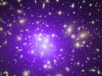 ������������ ��������� Abell 1689. ����������� NASA/CXC/MIT/E/STScI