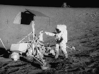 ���� �� ����������� ������ "�������-12" ����� � ��������� Surveyor 3. ���� NASA