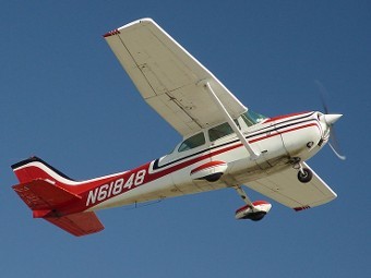 Cessna 172. ���� ������������ Intersofia � wikipedia.org 