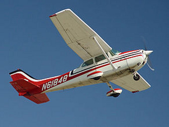 ������� Cessna 172. ���� � ����� wikipedia.org, ������������ P. Alejandro Diaz
