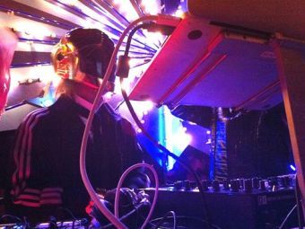 ��� ���� � ������� Daft Punk. ���� �� �������� Atoms for Peace